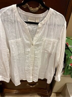 Chico's White Linen Button-Back Blouse with Lace Panel